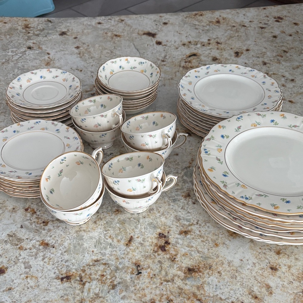 Floral Porcelain Dinnerware Set